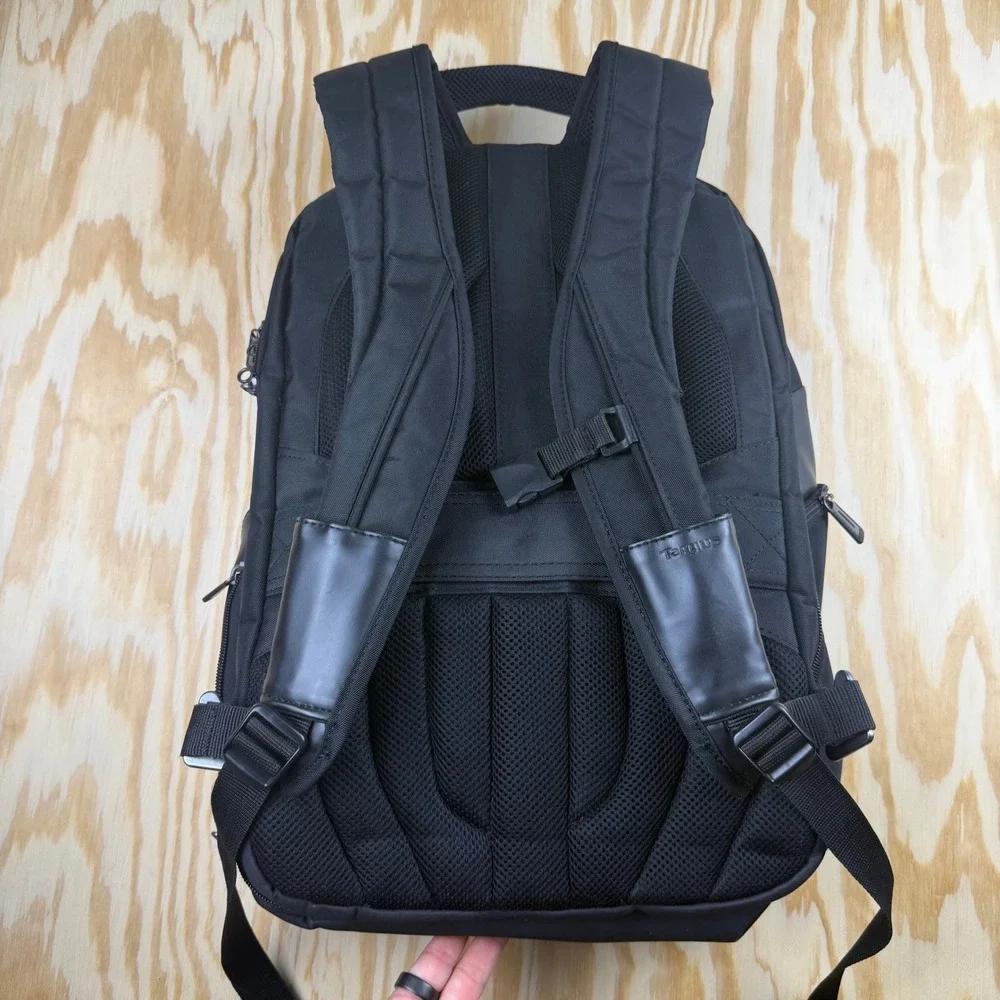 Targus Executive Backpack Model AC0063 - FITS MOST DELL LAPTOPS In Great Condo